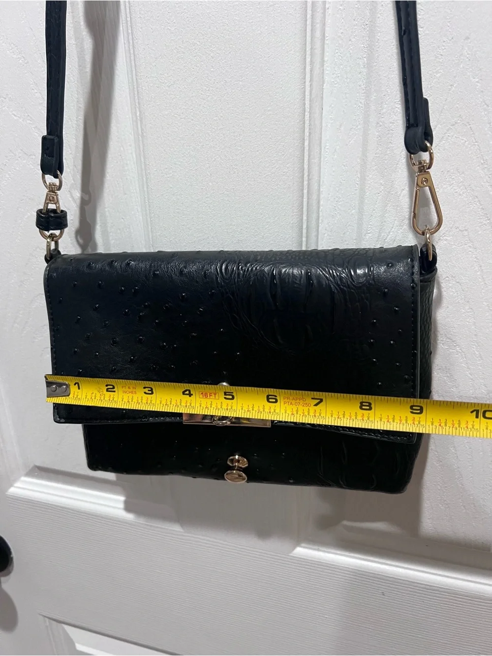 Black Faux Ostrich Leather Crossbody Clutch - Gold Hardware‎